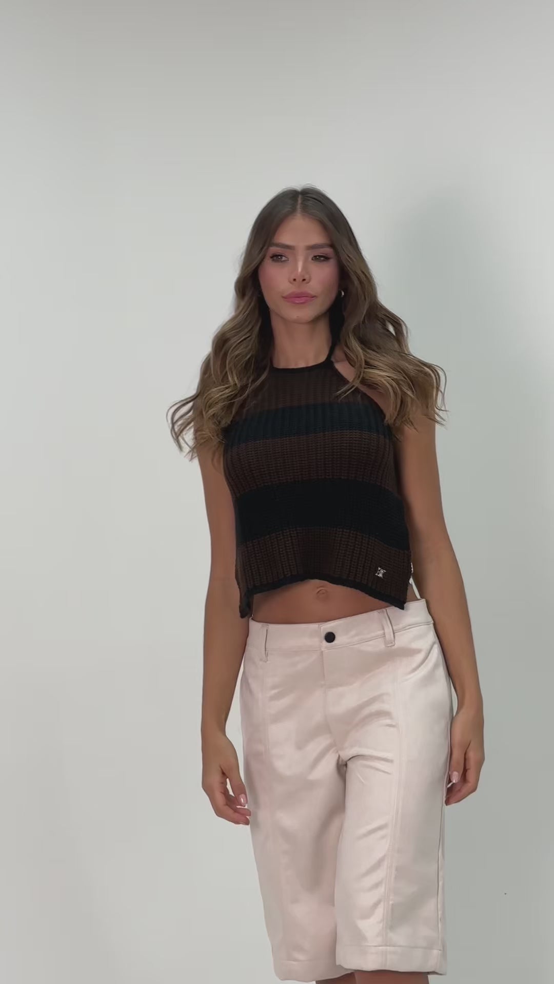 Cargar vídeo: Blusa LUCIENNE