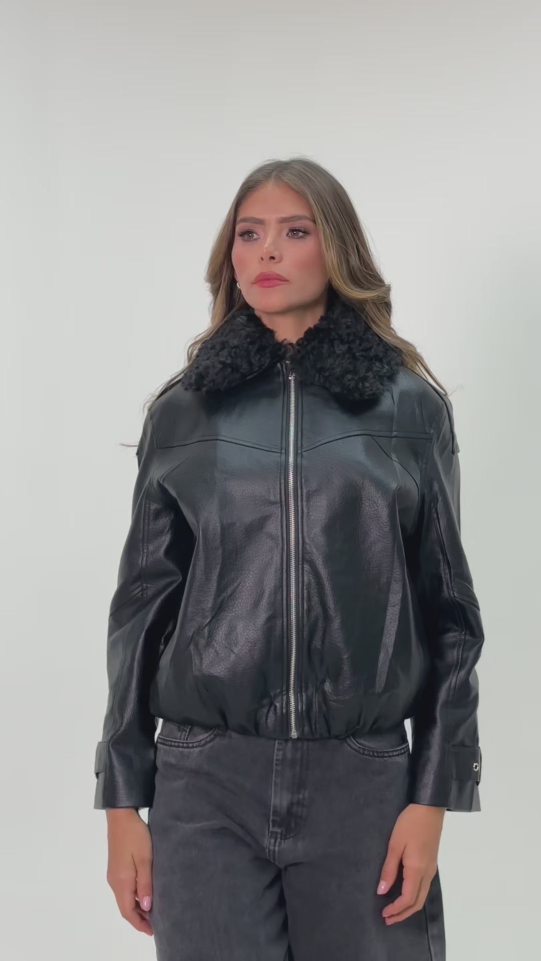 Cargar vídeo: Chaqueta CUERO